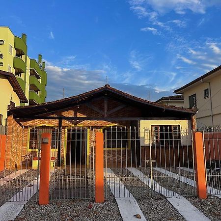 Hostel Coraticum ウバトゥバ エクステリア 写真